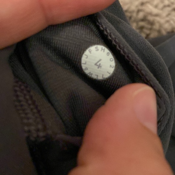 7/8 grey lululemon align size 4 - Picture 2 of 3